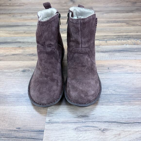 UGG Size 8 Women Neevah Brown Suede Sheepskin Lined Boots Winter 1003421 - Picture 2 of 7